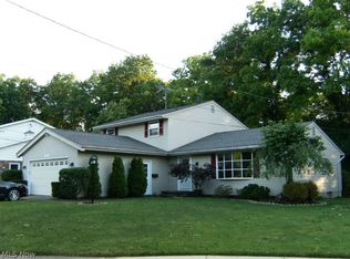 111 Briar Lake Dr, Elyria, OH