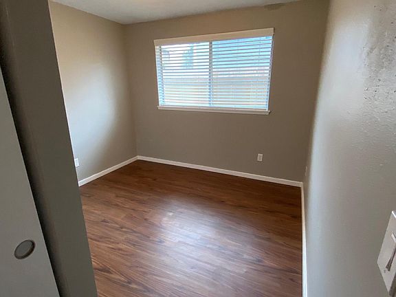 4th image of 621 I St NE #31