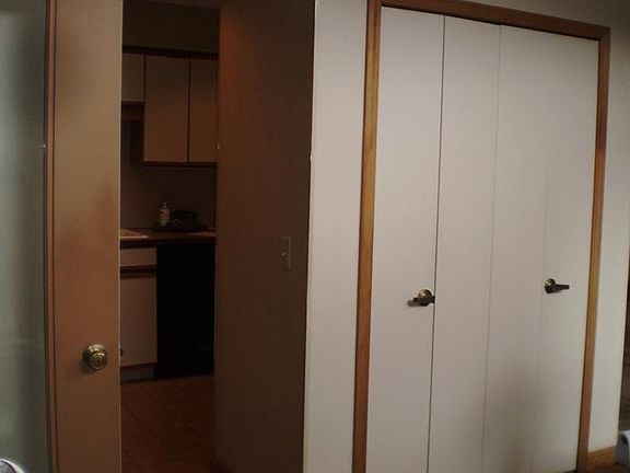 3rd image of 49 Cross Bow Ln