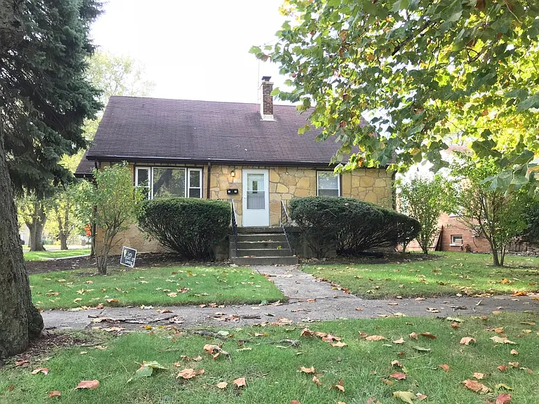 3415 S Schultz Dr — Photo 2