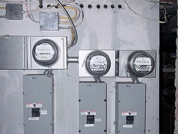 4th image of 1846 S Main St