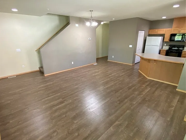2025 Garry Oaks Ave #B — Photo 6