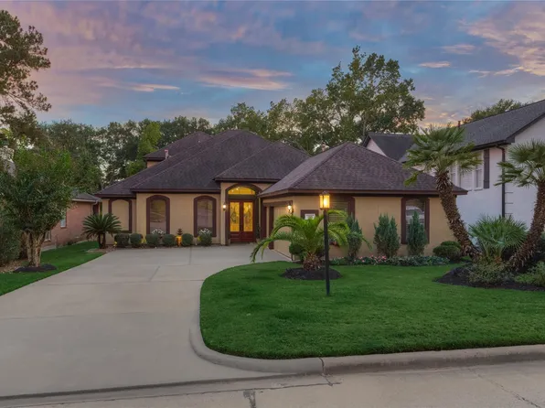 203 Monterrey Rd E, Montgomery, TX 77356