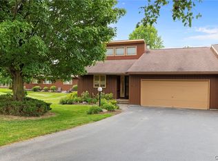 202 Weatheridge Dr, Camillus, NY 13031