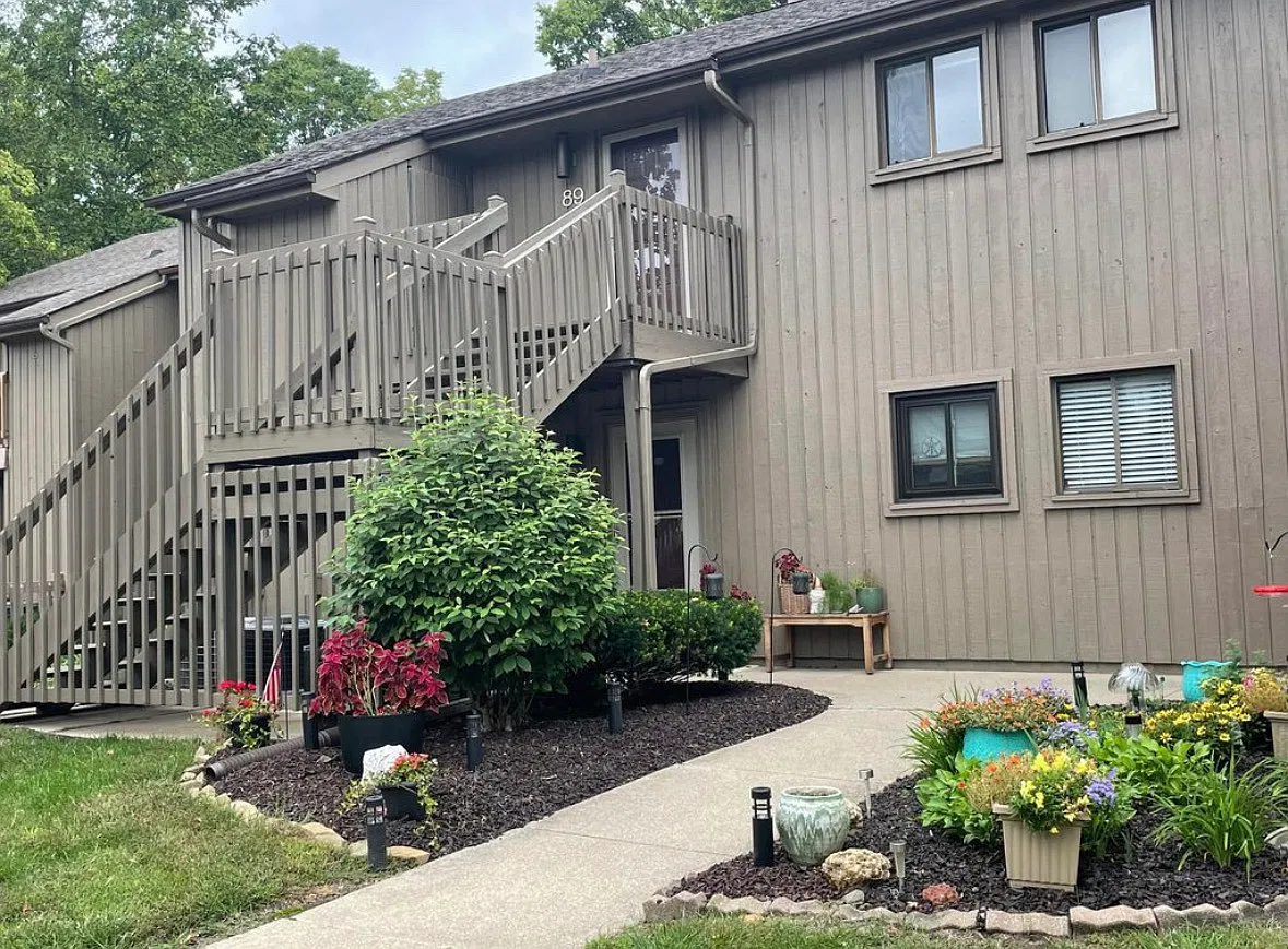 2 bed, 960 sqft, $1,300 — Photo 2