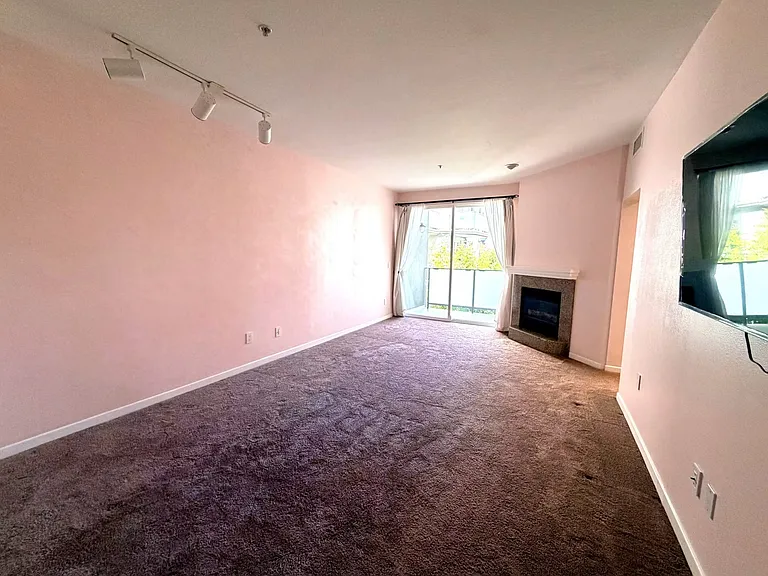 160 S Hudson Ave #215 — Photo 3