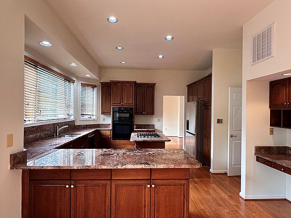 5th image of 10006 Manor Pl