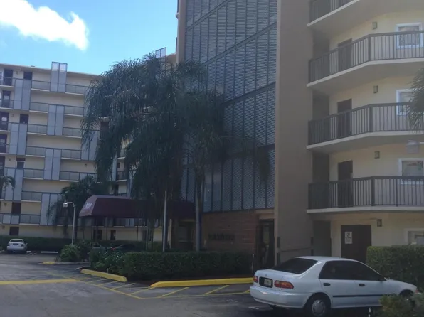 3101 N Country Club Dr APT 510, Aventura, FL 33180