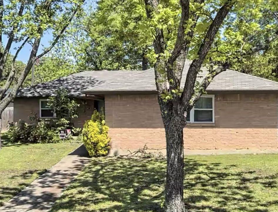 1st image of 2413 Hilldale Blvd