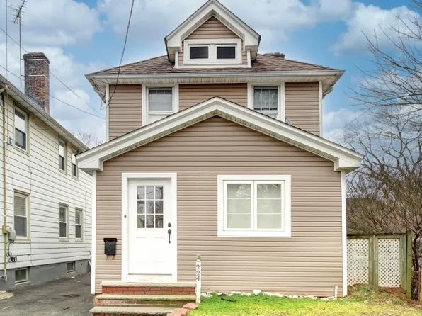 224 Elm Ct, Elizabeth City, NJ 07208