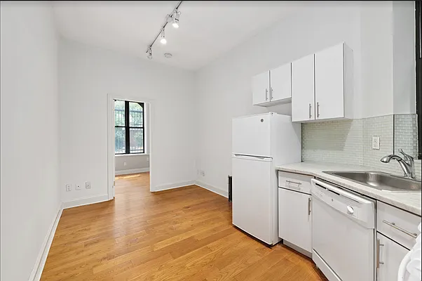 Rented by REAL New York | media 6