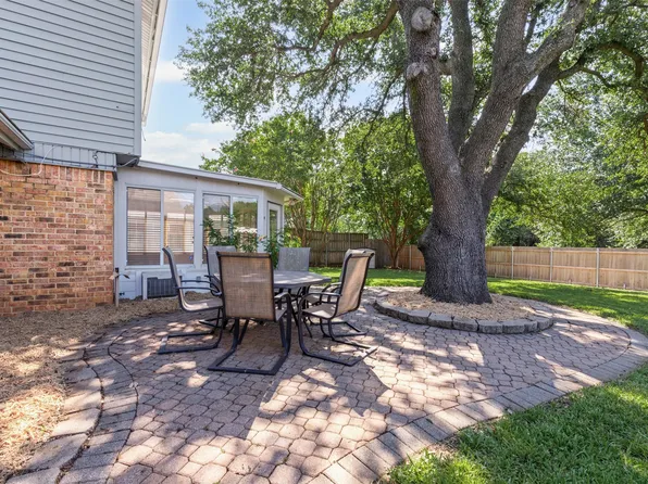 1013 Mockingbird Dr, Grapevine, TX 76051