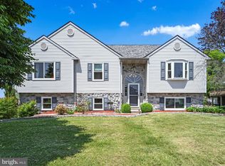 661 W Ridge Rd, Elizabethtown, PA 17022