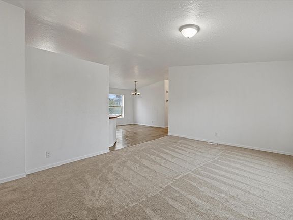 2nd image of 1122 Grosscup Blvd
