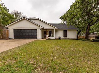 109 NE Rosamond St, Burleson, TX 76028