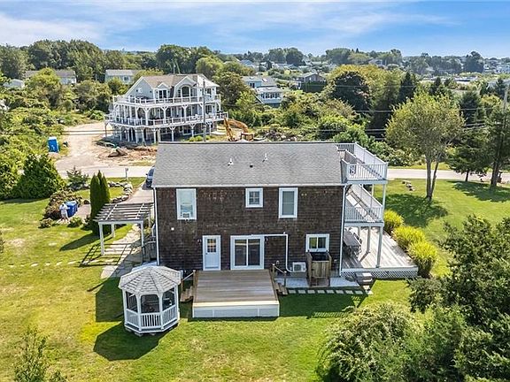 5th image of 36 S Niantic Dr