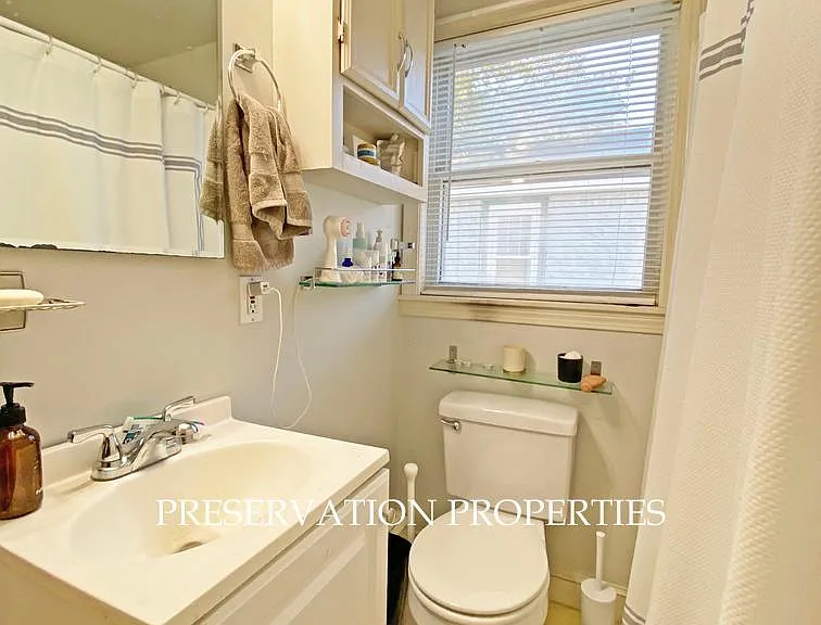 241 Newton St #1 — Photo 5