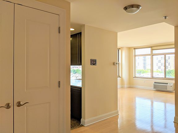 5th image of 10 Regent St APT 713