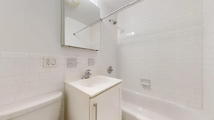 Rented by Bond New York | media 9