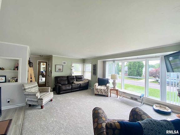 5th image of 1221 W Crestwood Dr