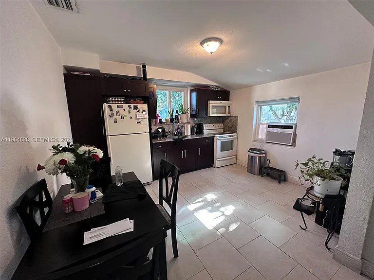 2125 Bay Dr #C — Photo 5