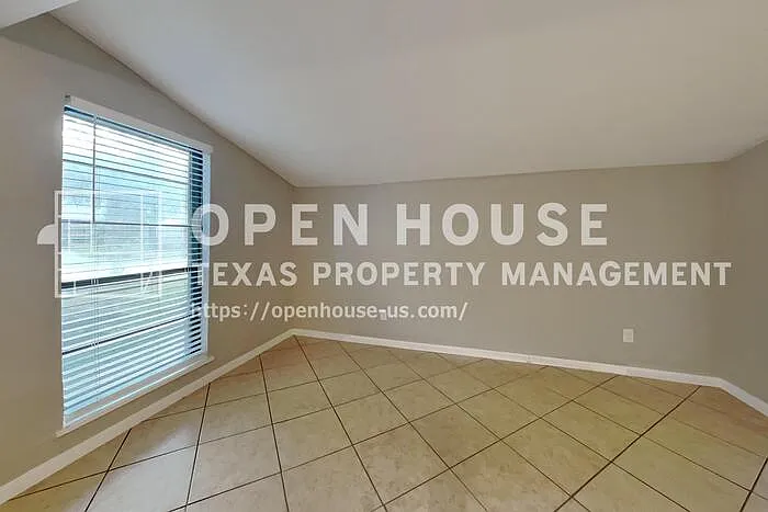 3 bed, 2.0 bath, 1777 sqft, $1,950 — Photo 4