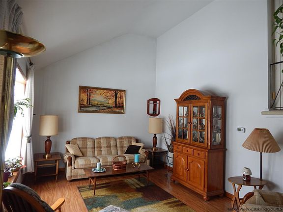 5th image of 7 Edgewood Dr