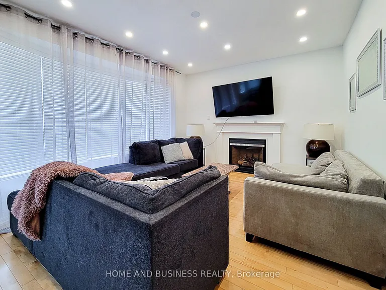 913 McEwan Dr — Photo 7
