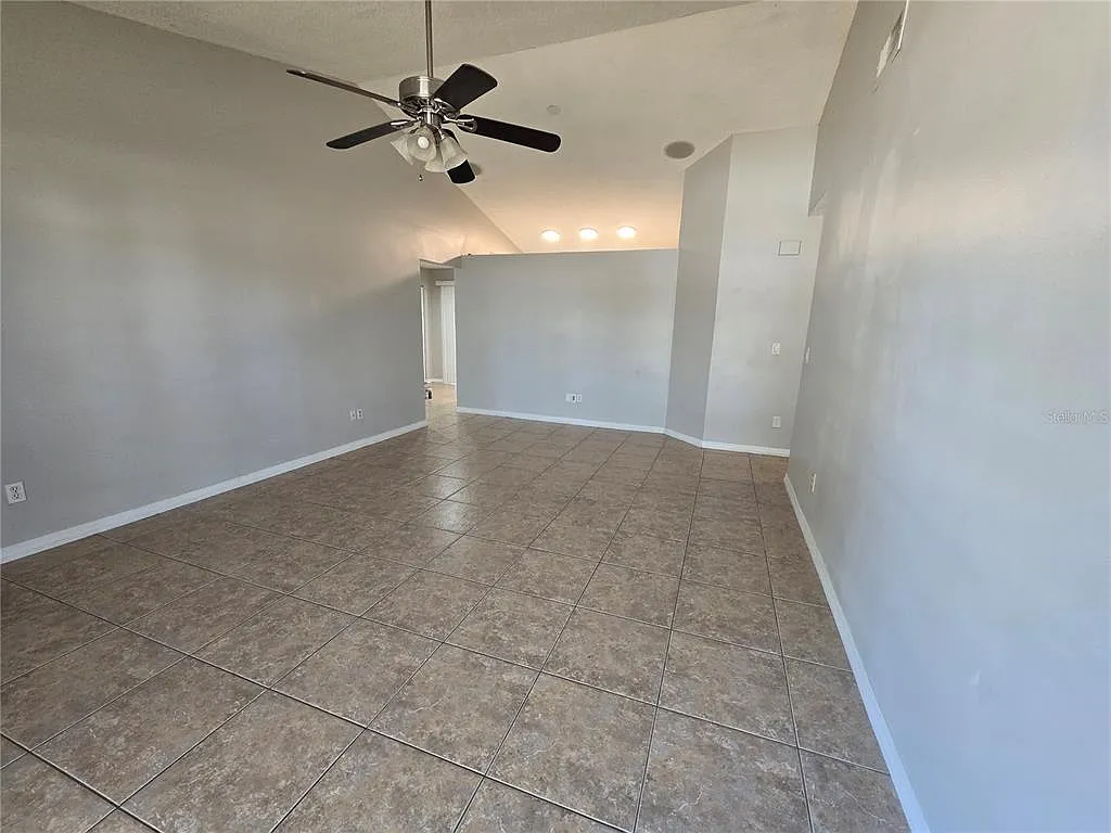 3 bed, 2.0 bath, 1136 sqft, $1,995 — Photo 3