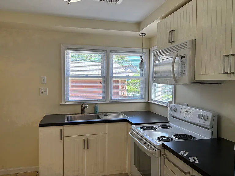 1726 Moran Ave — Photo 9