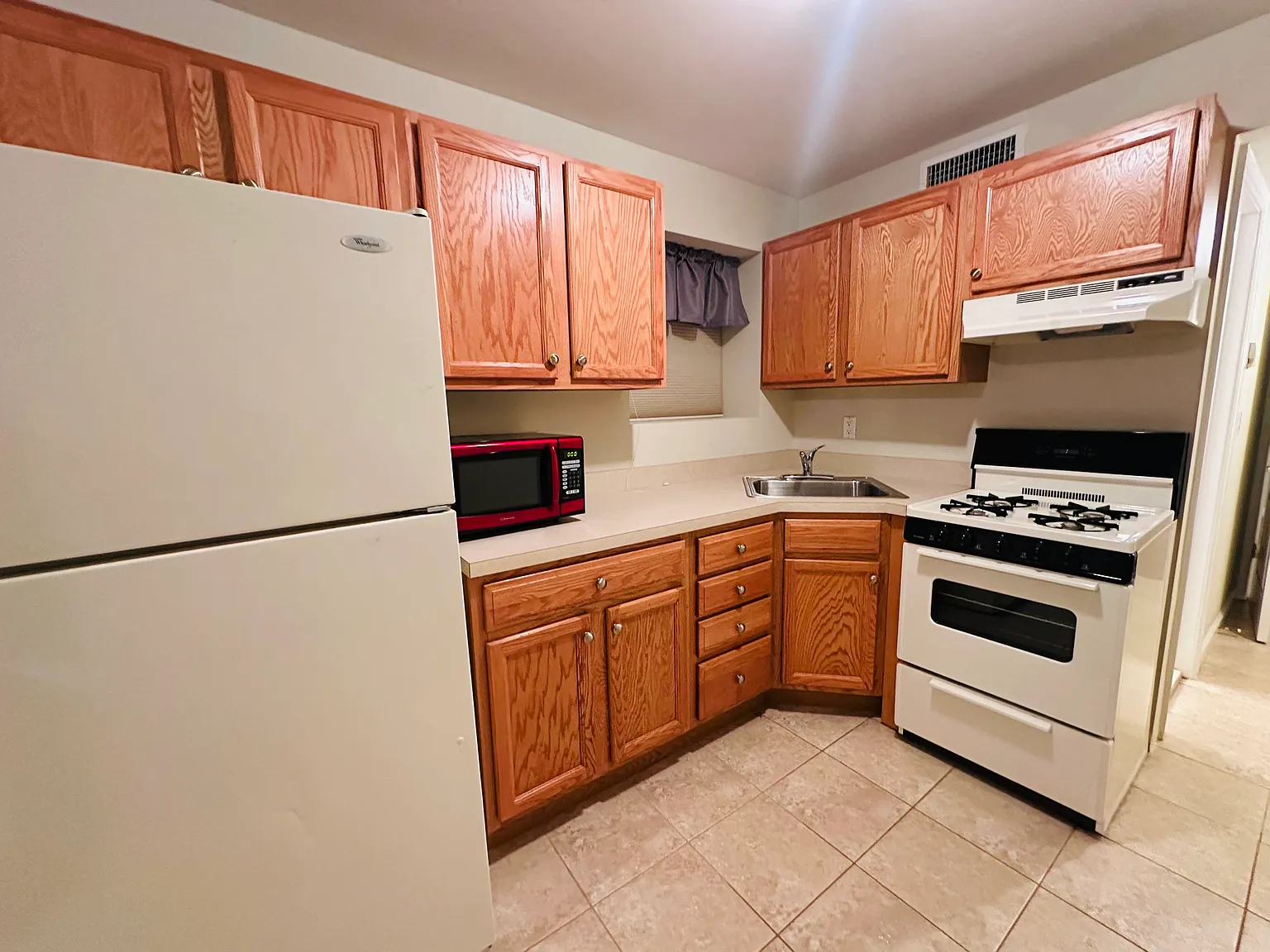 1 bed, 682 sqft, $1,800 — Photo 2
