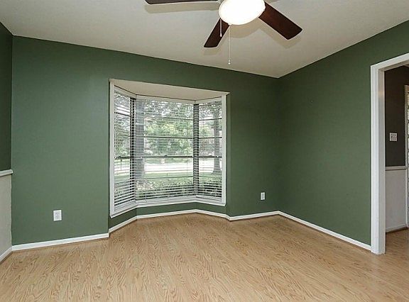 4th image of 15306 Leeds Ln