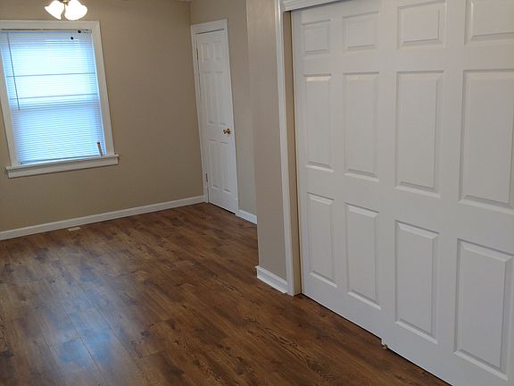 4th image of 9204 Meadowbrook Ln