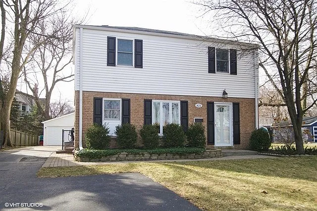 821 E Davis St photo 1
