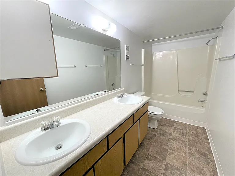Charter Oaks Apartments — Photo 193