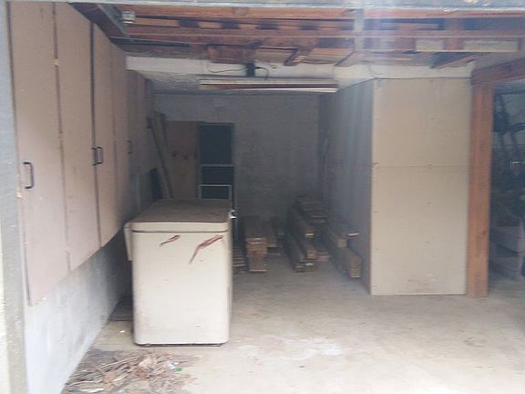 House Garage Bay 1/2