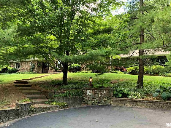 2nd image of 21808 Woodland Mdws