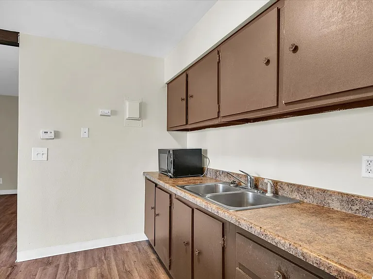 717 Fairmont Dr — Photo 16