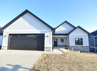 1112 Ballweg Ln, Waunakee, WI 53597