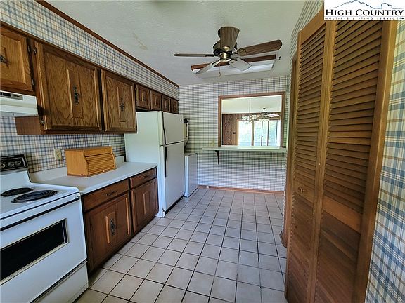3rd image of 252 Willow Creek Circle #0