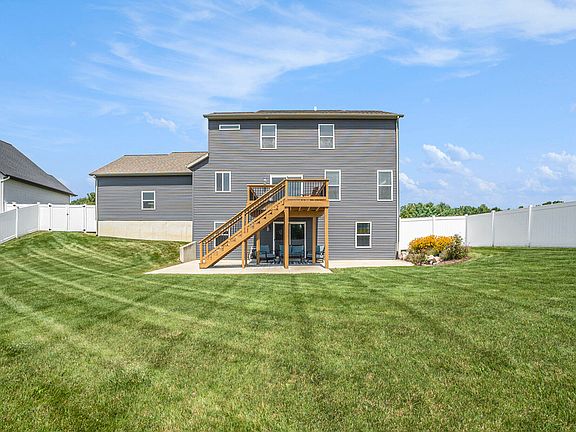 3rd image of 5112 Autumn Leaf Dr