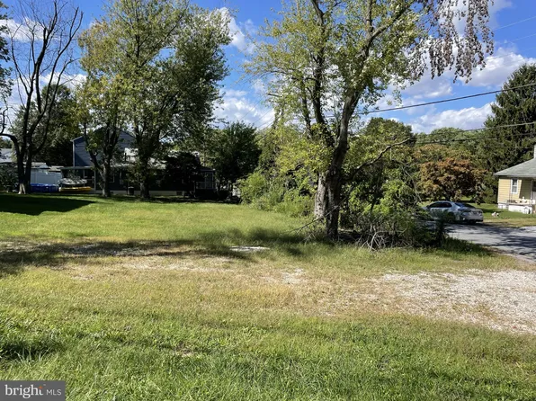 8615 N Point Rd, Sparrows Point, MD 21219