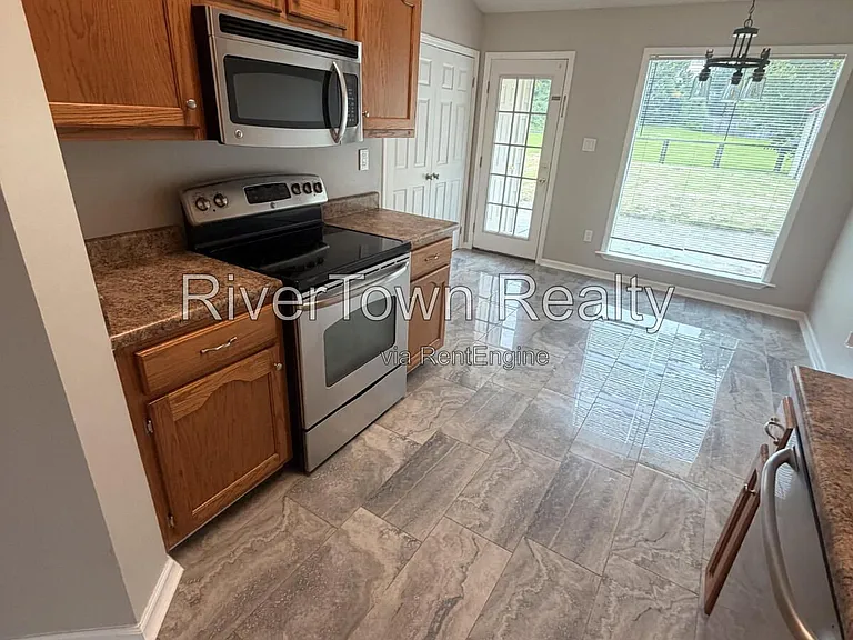 10570 Pecan View Dr — Photo 6