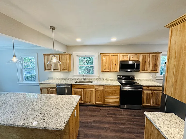 212 Whitehall Rd — Photo 3