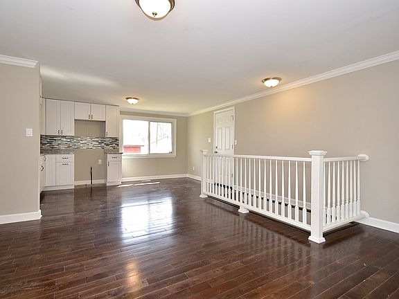 2nd image of 19 S Sycamore Ln