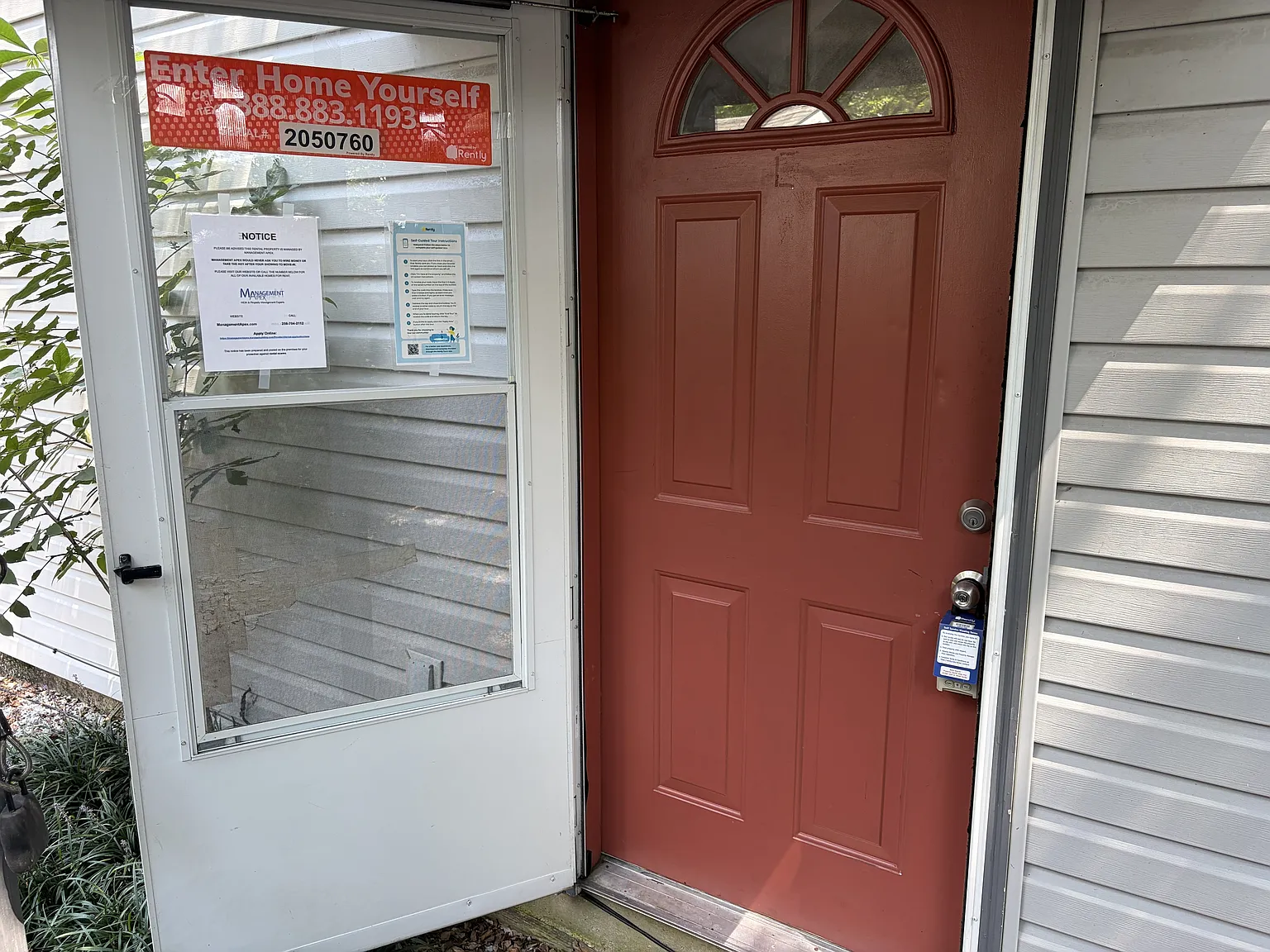 Humes Avenue Northeast 1422 - C — Photo 3