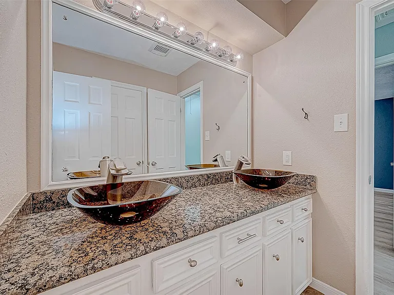 8110 Bent Oak Ln — Photo 32