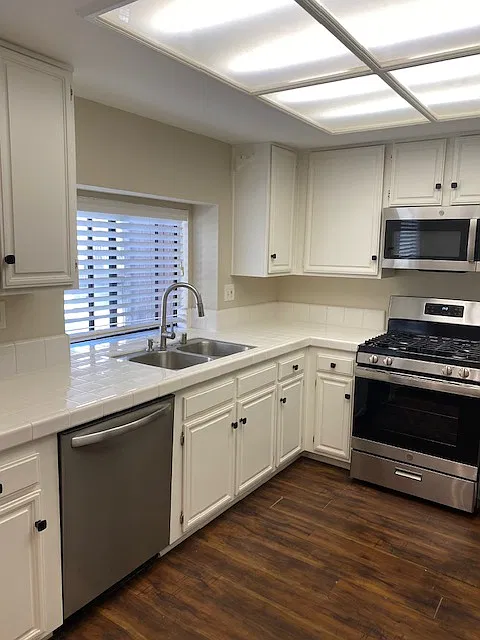 2 bed, 2.5 bath, 1350 sqft, $3,800 — Photo 4