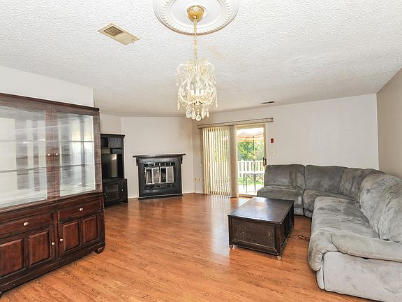 4th image of 36 Whistler Dr