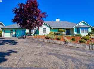 221 Ridgecrest Dr, Roseburg, OR 97471